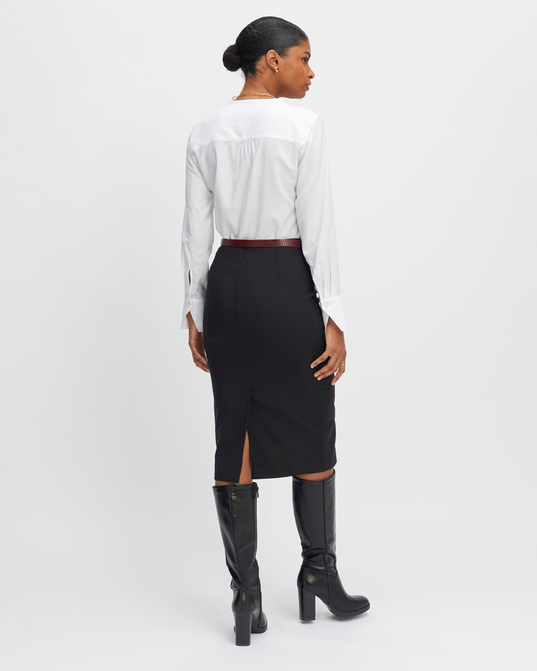 Pencil-skirt-black-High-waist-Wool-from-Italy-Super-100'S-Supple-and-comfortable-Back-slit-Souligne-joliment-the-hips-A-minimum-of-apparent-seams-1717:10