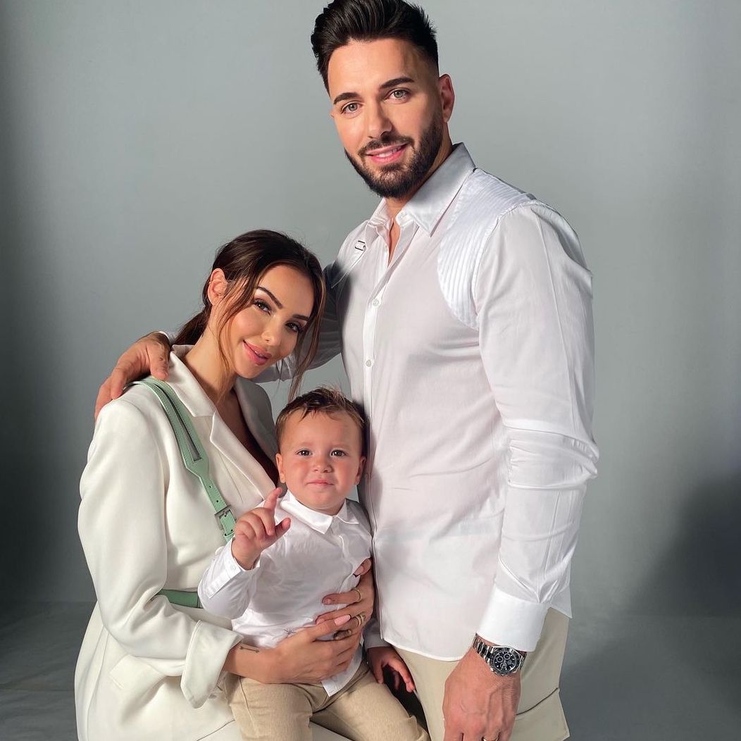 Nabilla en tailleur blanc 17H10