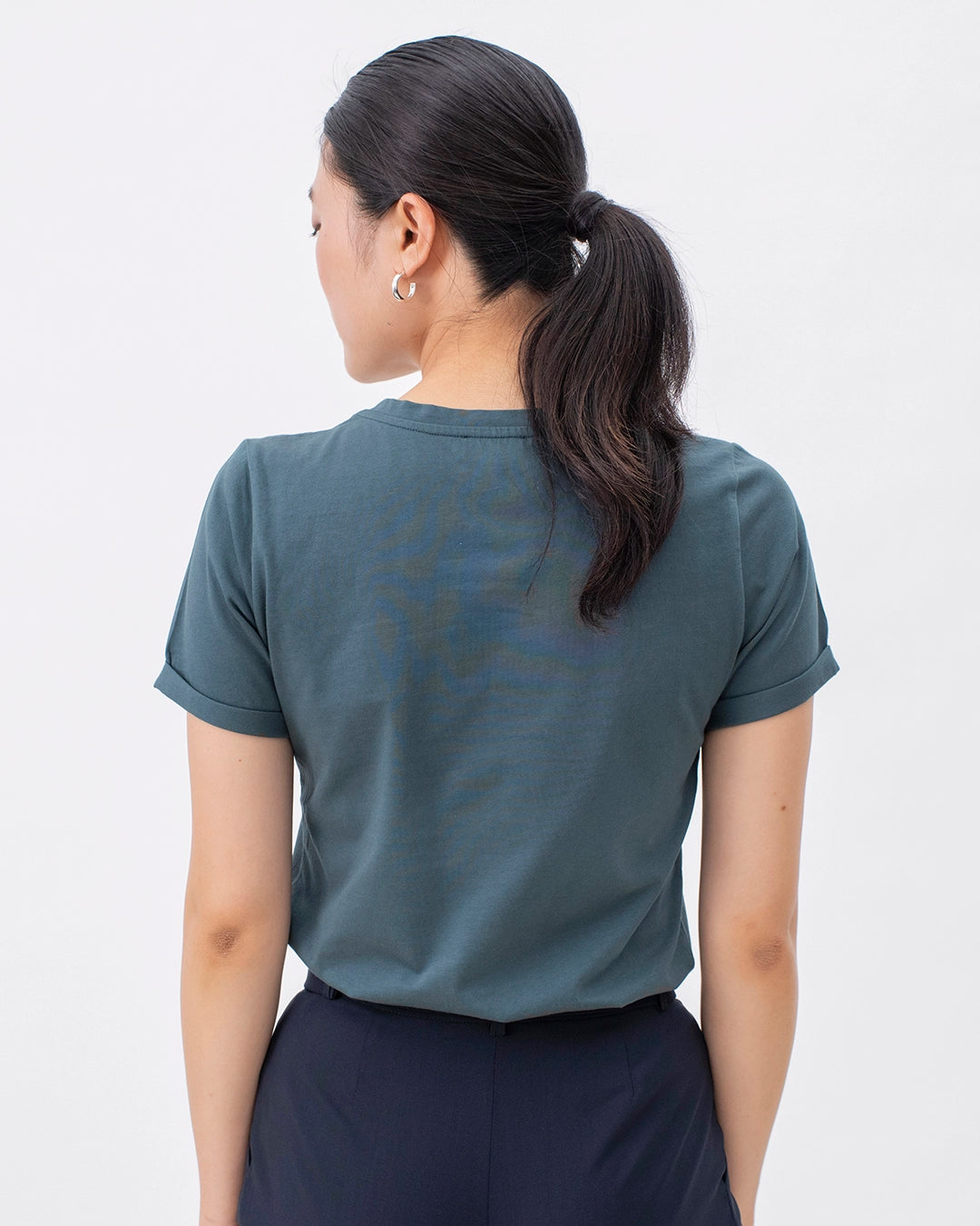 17h10_tshirt_tailleurfemme_vert_cedre_cotonbiologique_gots_colore_confortable_matierenaturelle_ethique_decontracte_tailleur